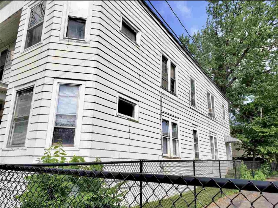 Janesville Italianate 4plex: side elevation before renovation